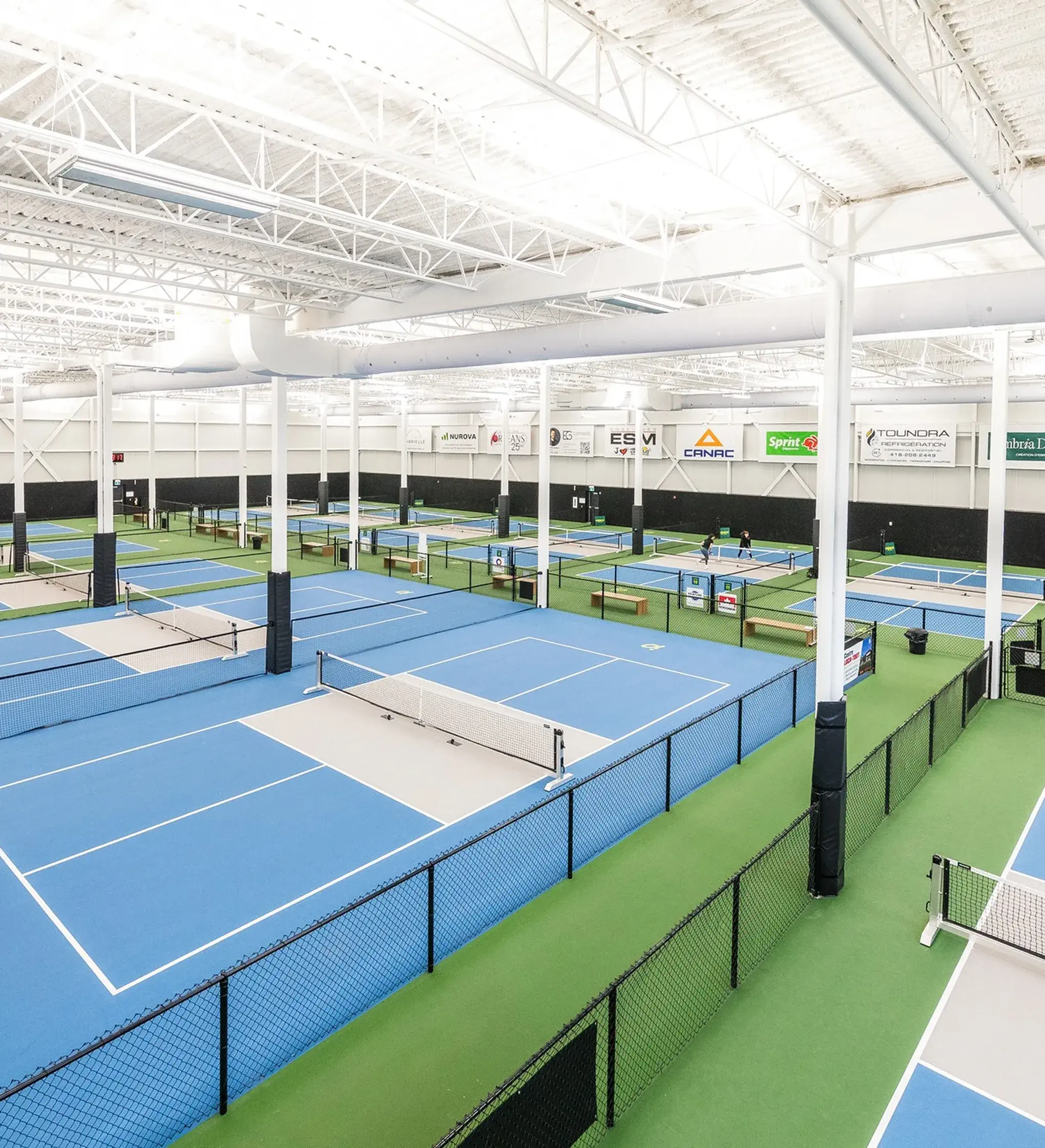Plusieurs terrains de qualité professionnelle à l'Espace Pickleball