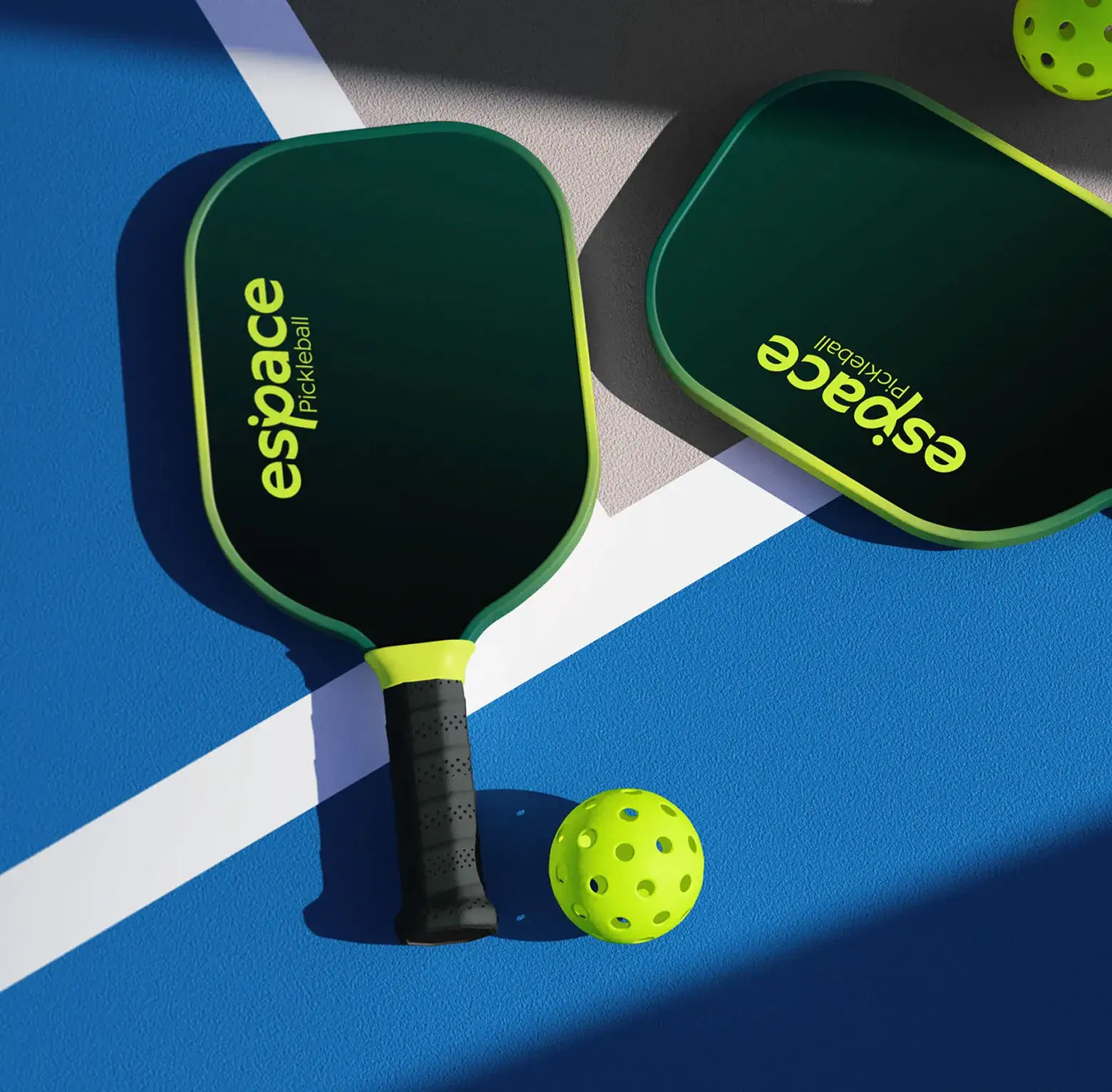 Raquette avec le logo de l'Espace Pickleball