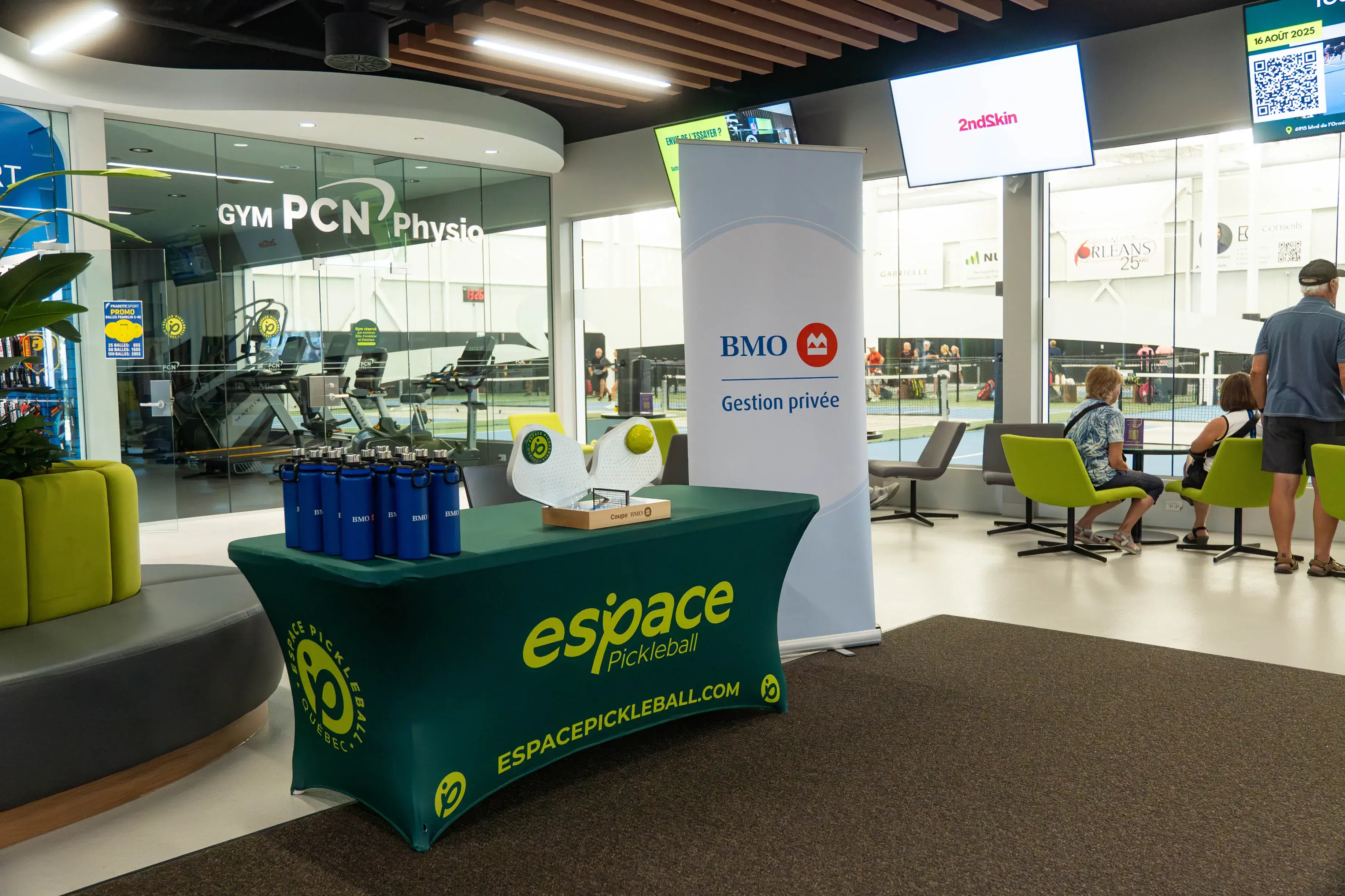 Salle d'accueil à l'Espace Pickleball