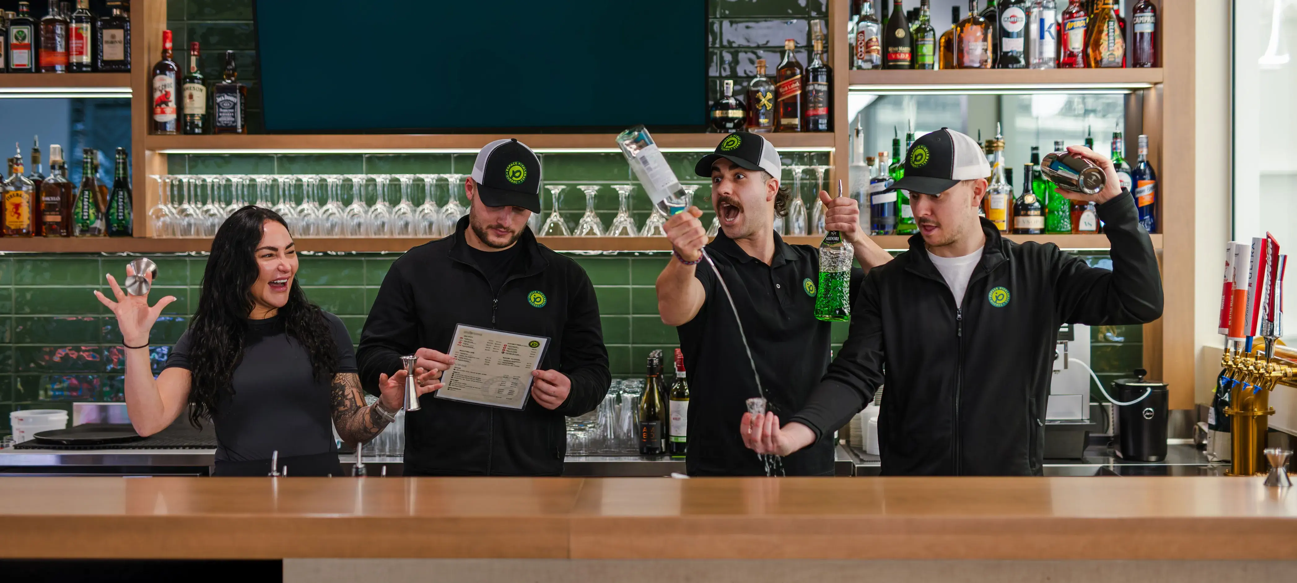 Bar sportif situé au 2e étage du centre Espace Pickleball